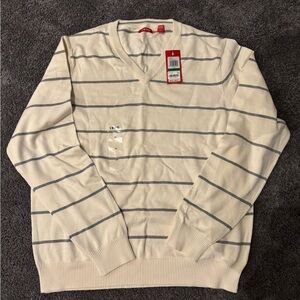 Izod Men's V-Neck Sweater in Cream and Gray